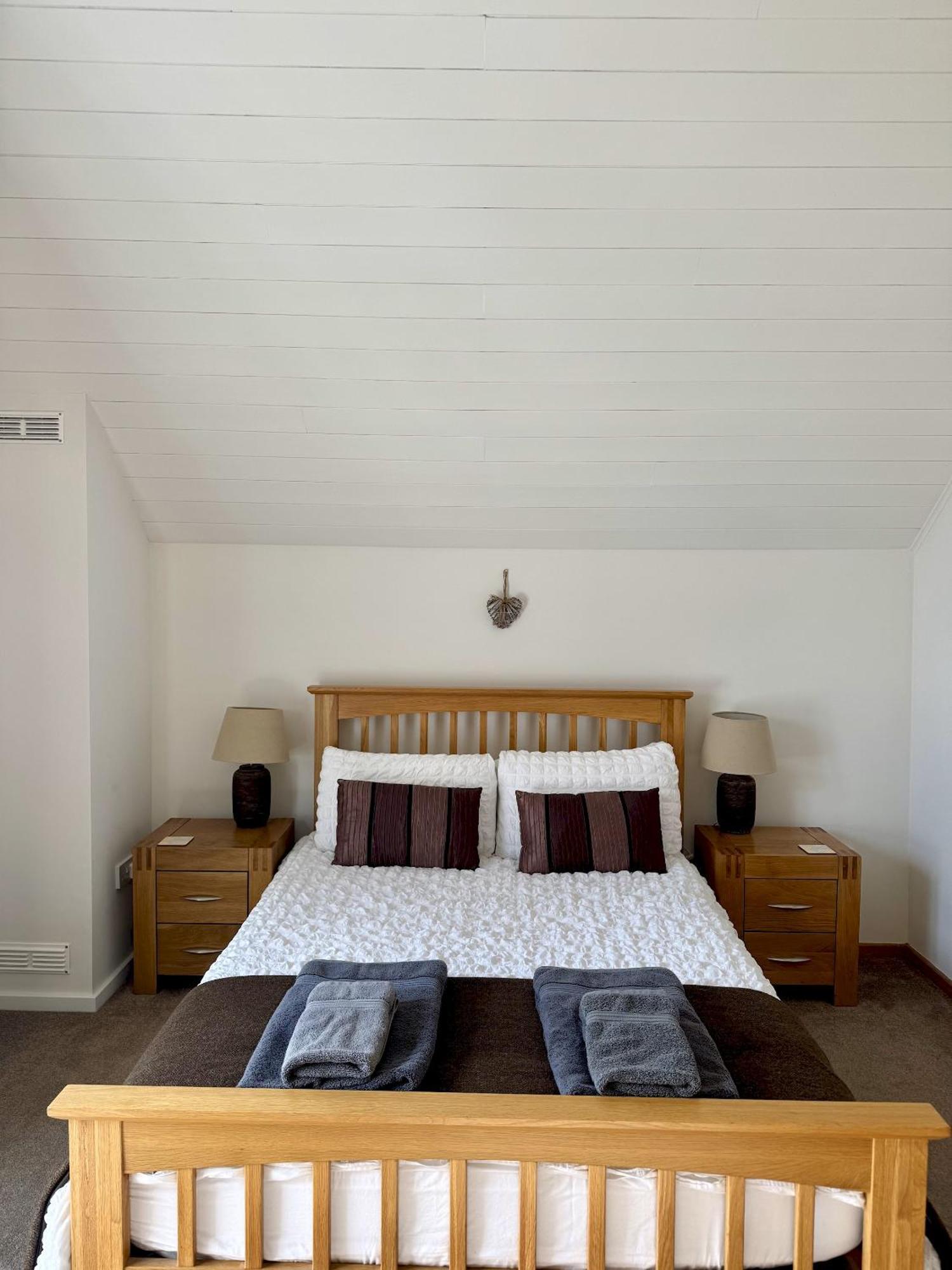 Medway Hot Tub Lodge South Cerney Extérieur photo