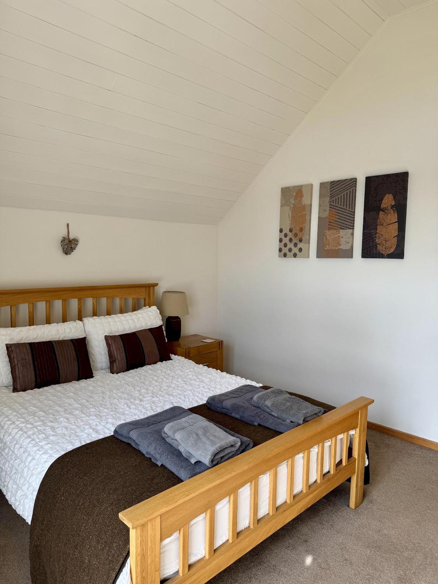 Medway Hot Tub Lodge South Cerney Extérieur photo