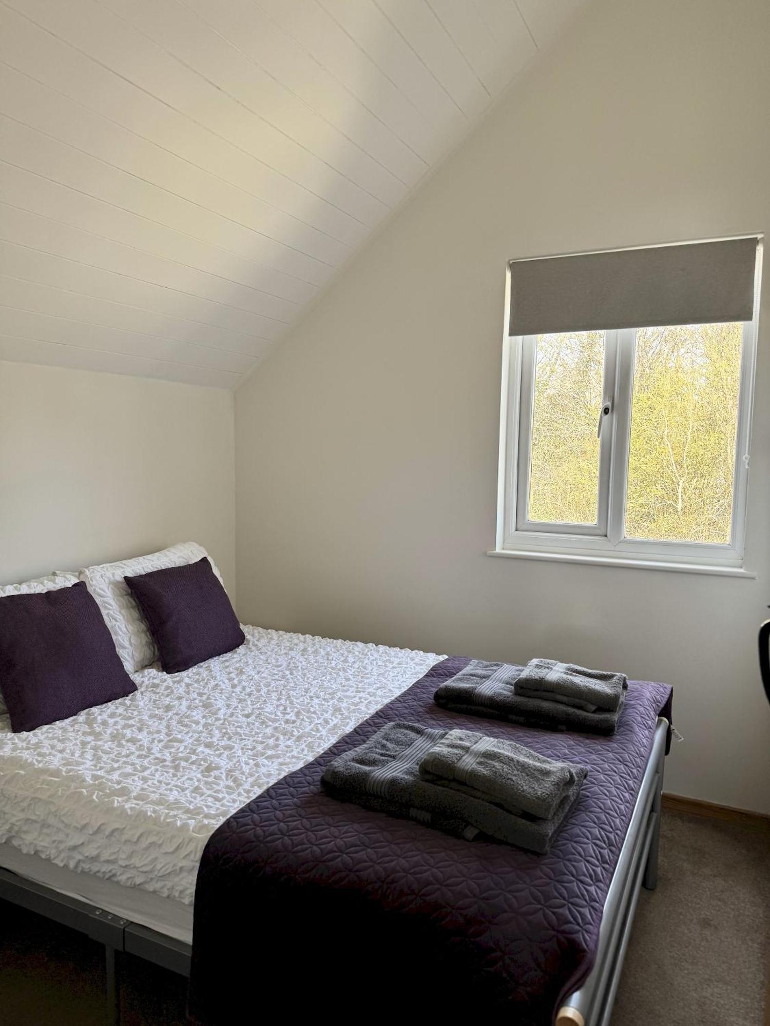 Medway Hot Tub Lodge South Cerney Extérieur photo