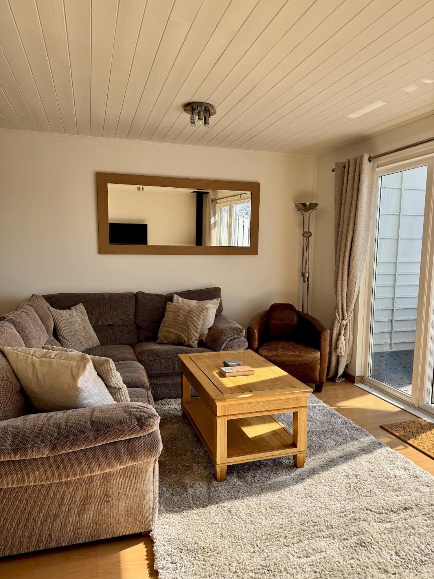 Medway Hot Tub Lodge South Cerney Extérieur photo