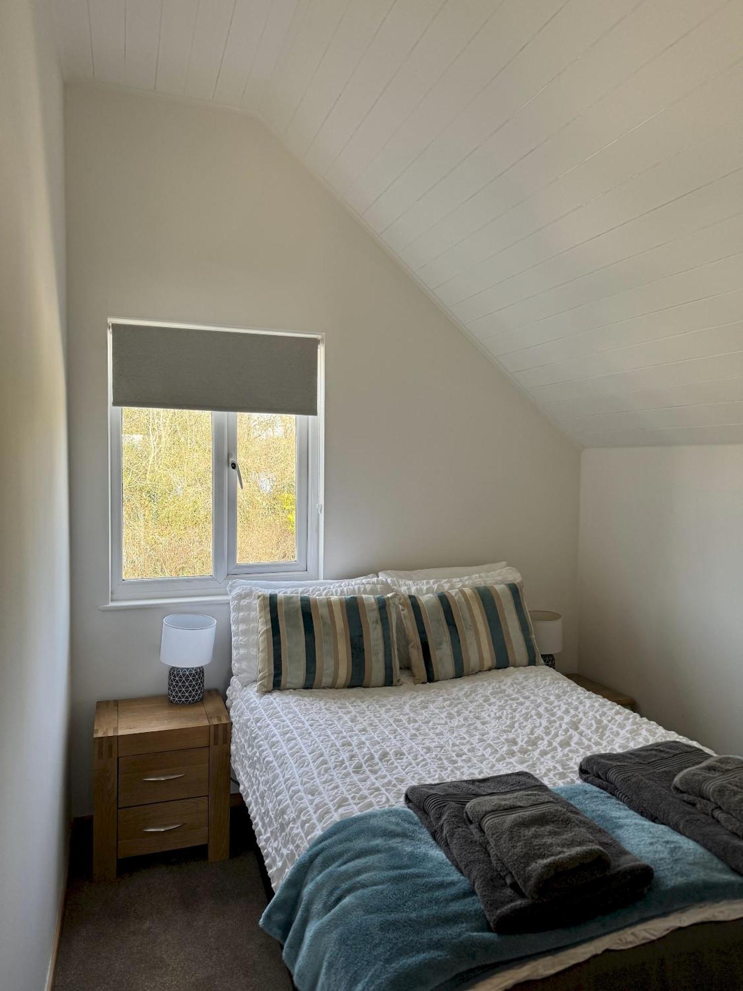 Medway Hot Tub Lodge South Cerney Extérieur photo