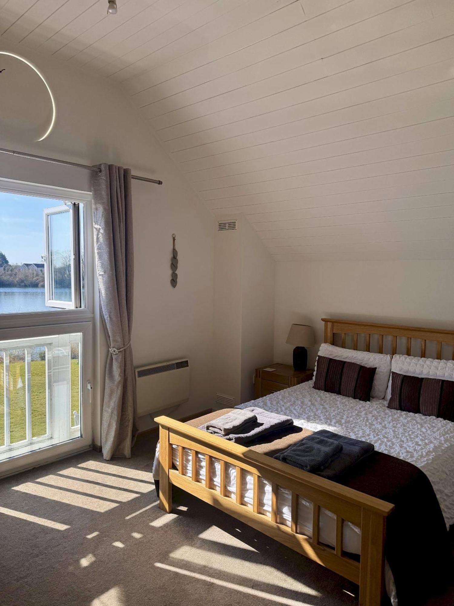 Medway Hot Tub Lodge South Cerney Extérieur photo